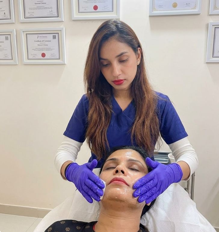 Dr Vishakha Iyer performing a chemical peel treatment on a patient at CheveuDerm Medspa Bangalore